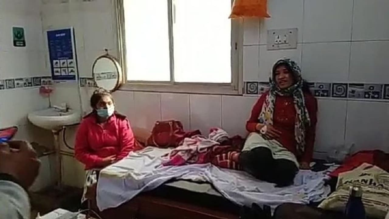 MP में वैक्सीनेशन के 24 घंटे बाद ही 4 नर्सों की तबीयत बिगड़ी, सामने आए ये लक्षण..ऑब्जरवेशन में रखा