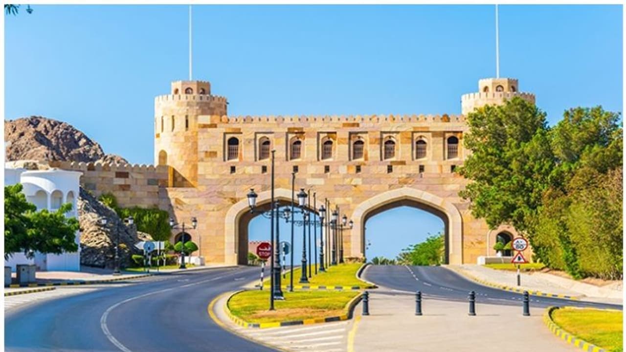 ഒമാന്‍റെ കര അതിര്‍ത്തികള്‍ അടയ്ക്കാന്‍ തീരുമാനം