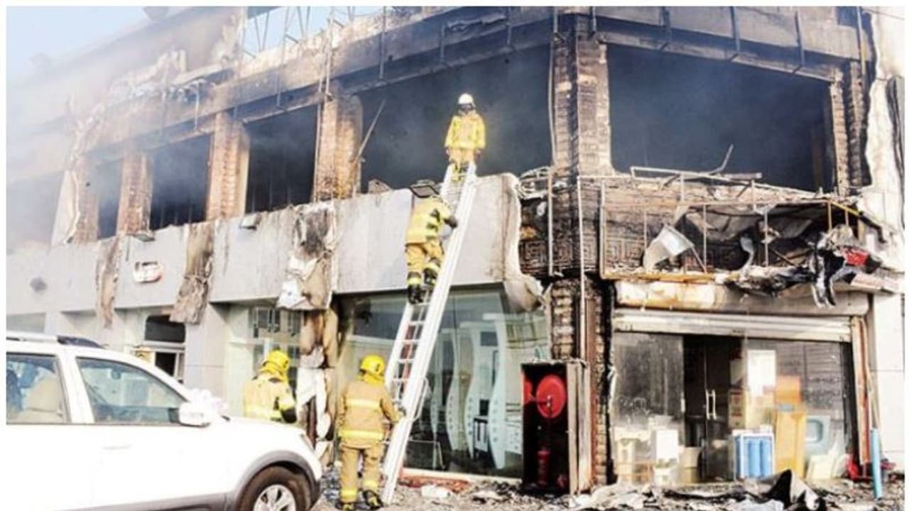 കുവൈത്തില് സാനിറ്ററി വെയര് ഷോപ്പില് തീപ്പിടുത്തം കുവൈത്തില് സാനിറ്ററി വെയര് ഷോപ്പില് തീപ്പിടുത്തം