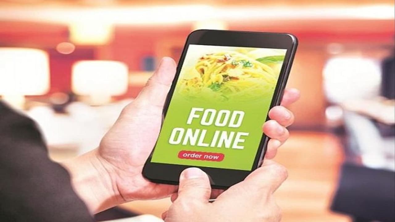 Budget 2021 : फूड आइटम्स डिलिवरी पर GST घटा कर 5 फीसदी करने की हो रही मांग, अभी है 18 फीसदी Budget 2021 : फूड आइटम्स डिलिवरी पर GST घटा कर 5 फीसदी करने की हो रही मांग, अभी है 18 फीसदी