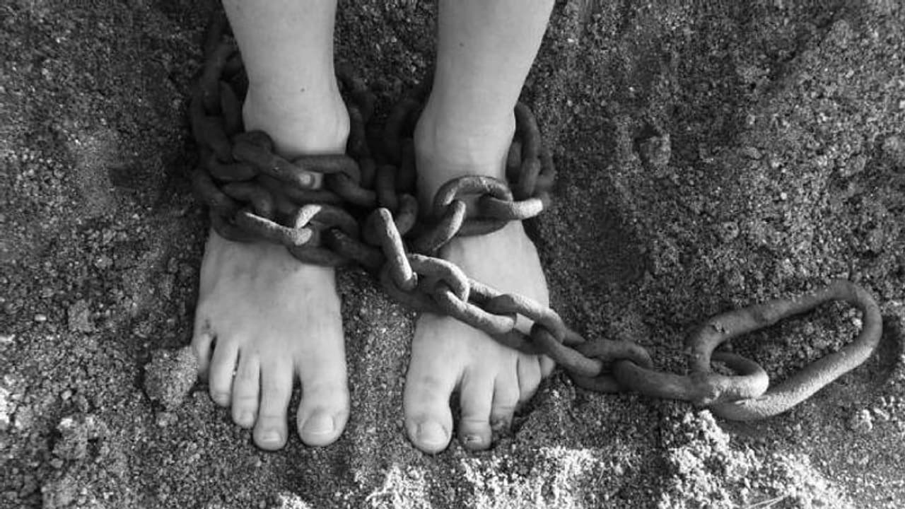 മാനസികാസ്വാസ്ഥ്യം ചികിത്സിക്കാൻ പണമില്ല, ഫിലിപ്പീൻസിൽ യുവതിയെ കുടുംബം പൂട്ടിയിട്ടിട്ട് അഞ്ചുവർഷം! മാനസികാസ്വാസ്ഥ്യം ചികിത്സിക്കാൻ പണമില്ല, ഫിലിപ്പീൻസിൽ യുവതിയെ കുടുംബം പൂട്ടിയിട്ടിട്ട് അഞ്ചുവർഷം!