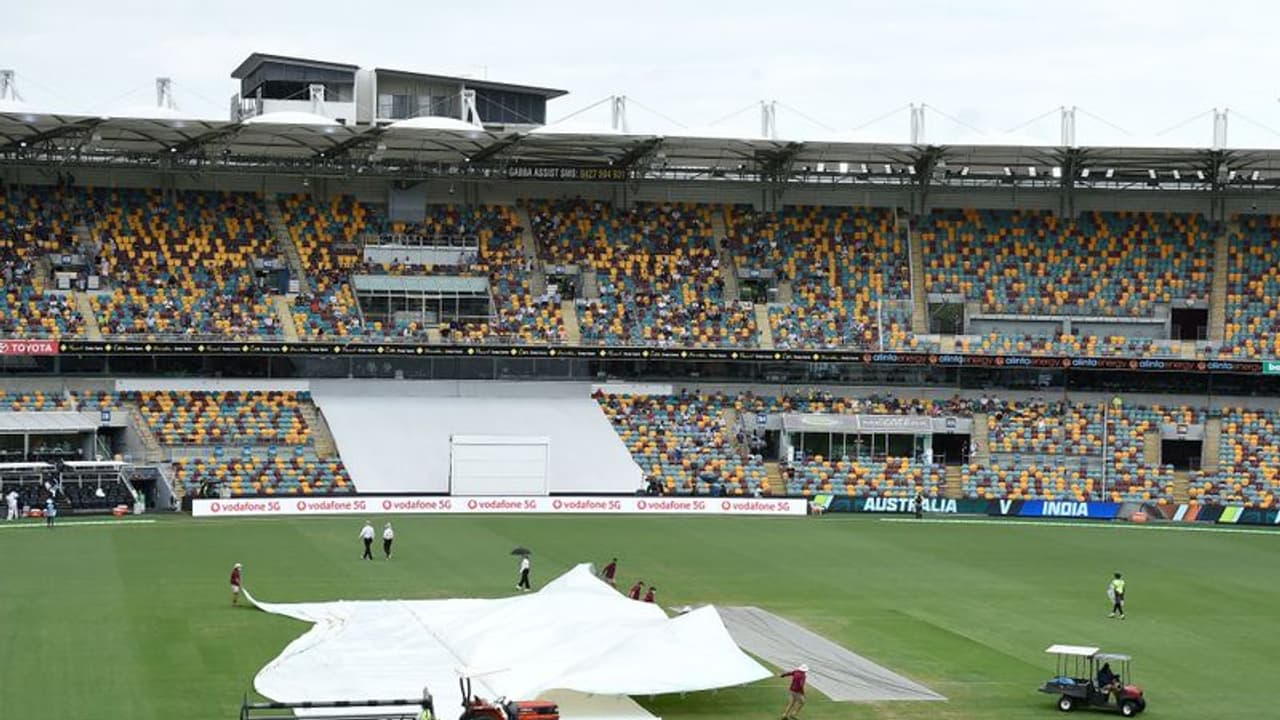 ബ്രിസ്ബേനില് രസംകൊല്ലിയായി മഴ; ഓസീസ് ഇന്ത്യ നാലാം ടെസ്റ്റ് ആവേശാന്ത്യത്തിലേക്ക് ബ്രിസ്ബേനില് രസംകൊല്ലിയായി മഴ; ഓസീസ് ഇന്ത്യ നാലാം ടെസ്റ്റ് ആവേശാന്ത്യത്തിലേക്ക്