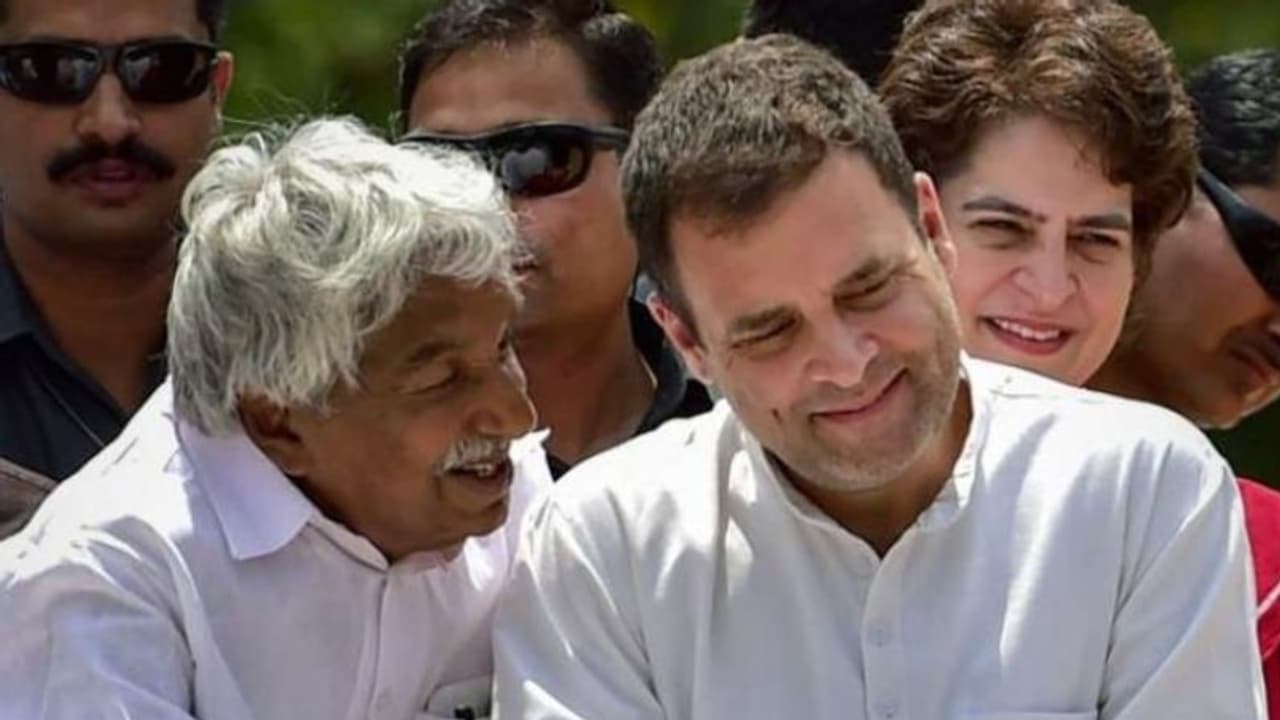 സ്ഥാനാര്ത്ഥികളിൽ ഭൂരിപക്ഷം പുതുമുഖങ്ങളാവണമെന്ന് രാഹുൽ, നേതൃത്വത്തിൽ ഉമ്മൻ ചാണ്ടി വേണമെന്ന് എൻഎസ്എസ് സ്ഥാനാര്ത്ഥികളിൽ ഭൂരിപക്ഷം പുതുമുഖങ്ങളാവണമെന്ന് രാഹുൽ, നേതൃത്വത്തിൽ ഉമ്മൻ ചാണ്ടി വേണമെന്ന് എൻഎസ്എസ്