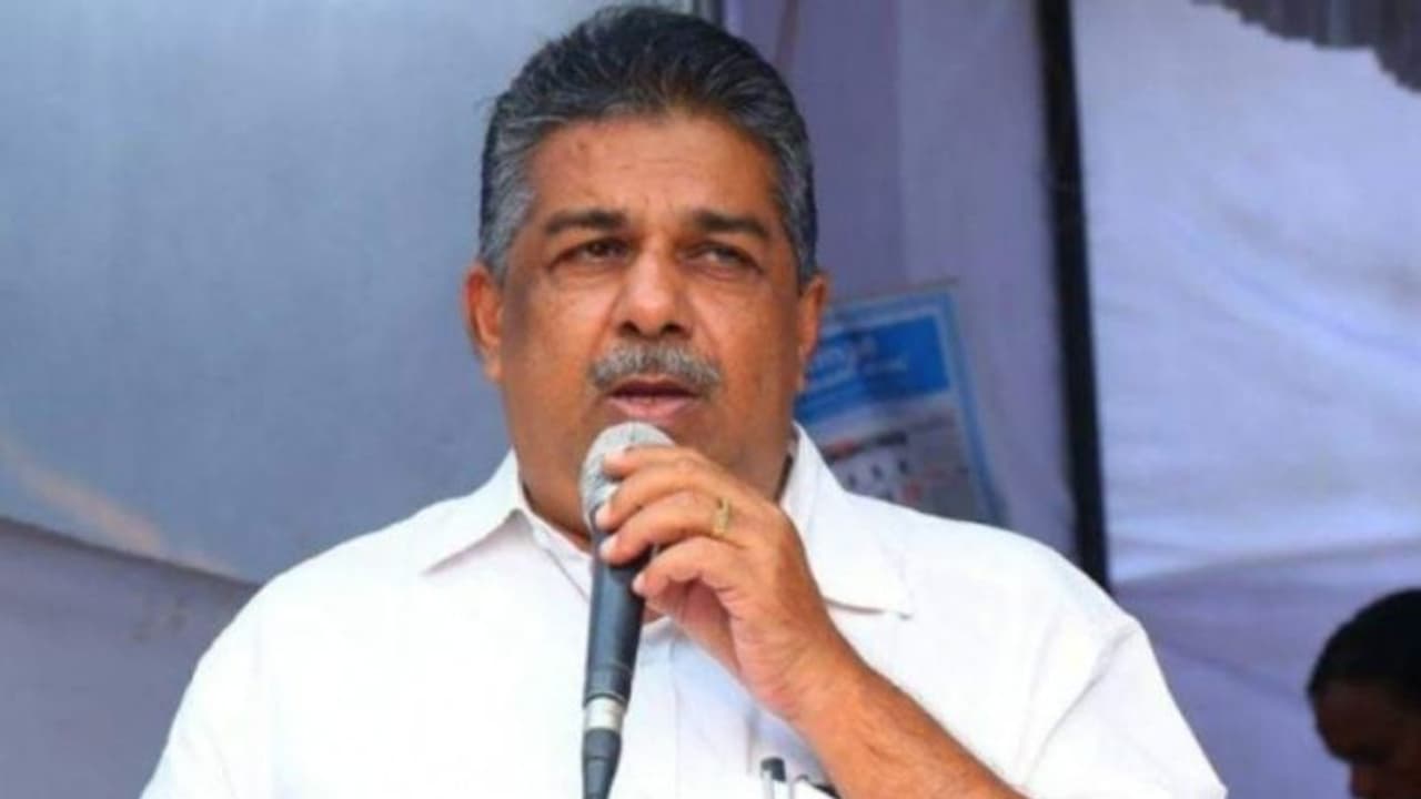 ഐഎൻടിയുസി നേതാവിന്റെയും കുടുംബത്തിന്റെയും മരണം; അന്വേഷണം ആവശ്യപ്പെട്ട് സജി ചെറിയാൻ