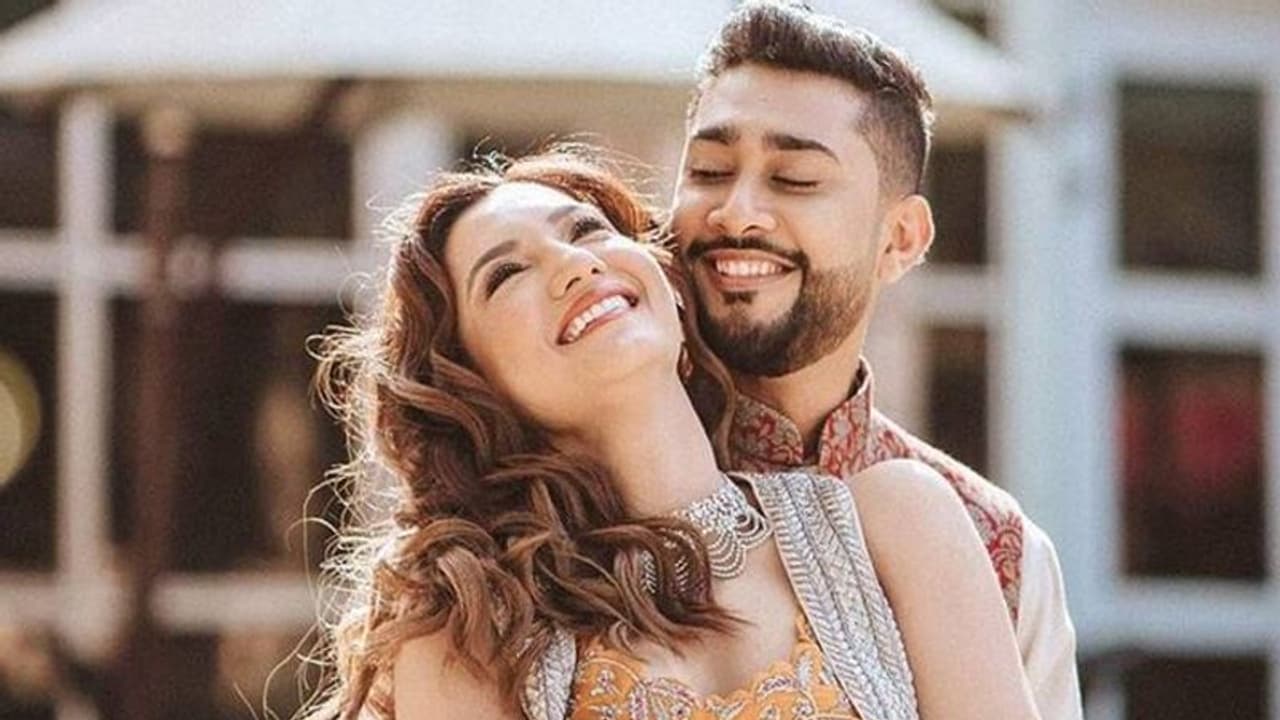 महीनाभर भी नहीं हुआ शादी को और गौहर खान ने पति को लेकर किया ये खुलासा, दोनों में है 12 साल का अंतर महीनाभर भी नहीं हुआ शादी को और गौहर खान ने पति को लेकर किया ये खुलासा, दोनों में है 12 साल का अंतर