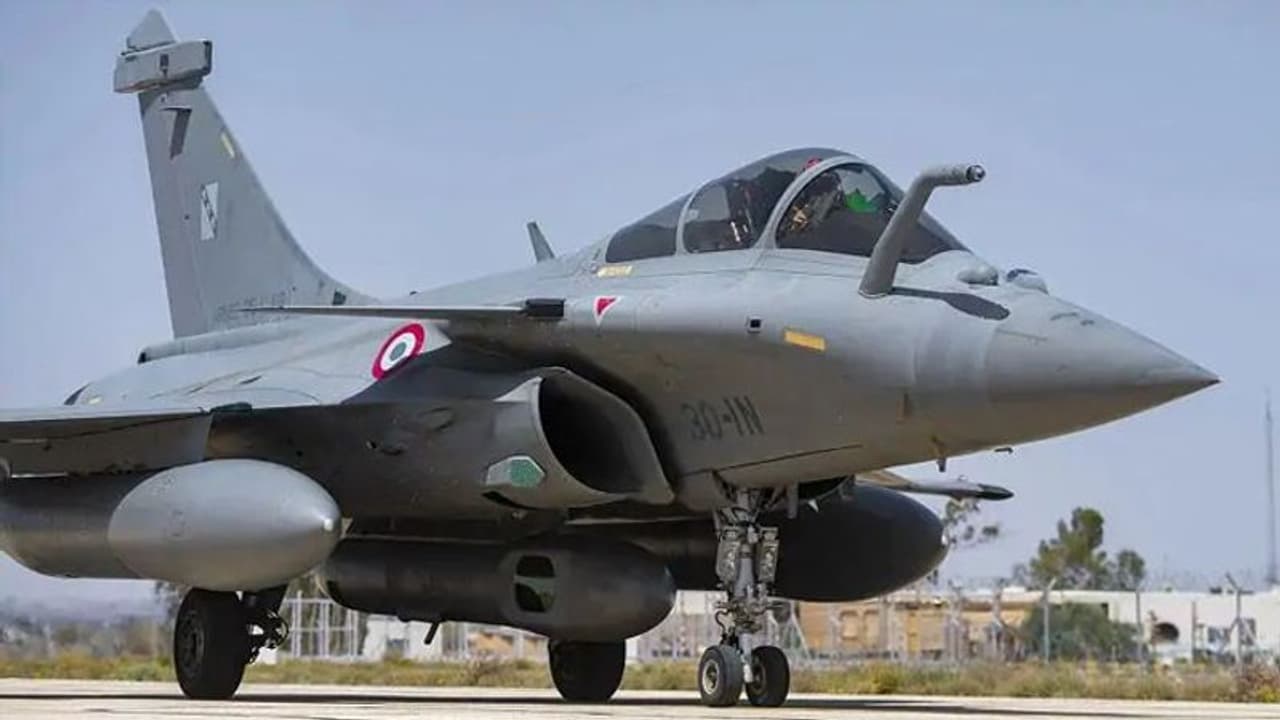 कोविड महामारी में भी राफेल की समय से डिलेवरी, 20 लड़ाकू विमान से दुश्मन घबराया