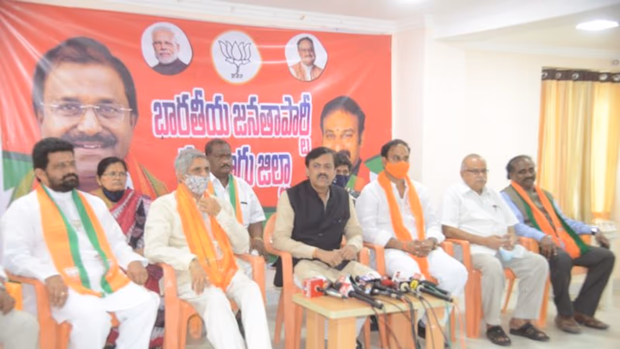 ఆలయాలపై దాడులను ప్రభుత్వమే ప్రోత్సహించింది: జగన్ సర్కార్ పై జీవీఎల్ సంచలనం ఆలయాలపై దాడులను ప్రభుత్వమే ప్రోత్సహించింది: జగన్ సర్కార్ పై జీవీఎల్ సంచలనం