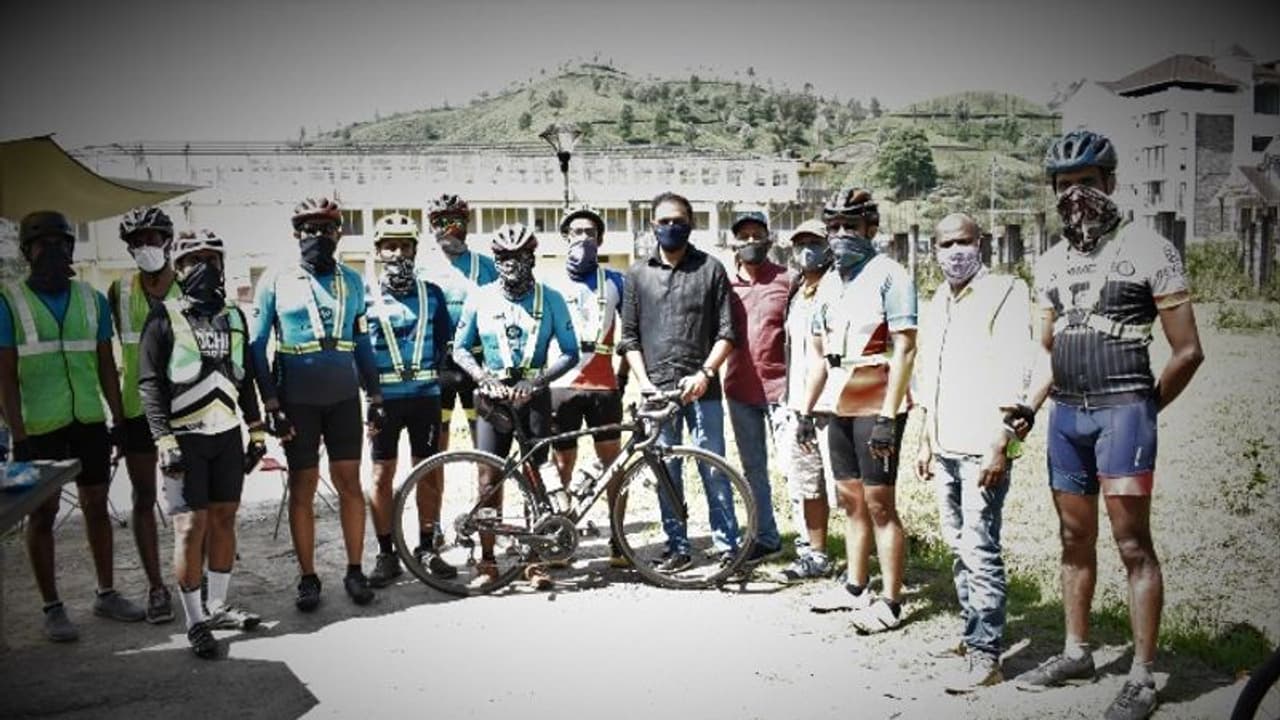 കൊച്ചിയില് നിന്ന് മൂന്നാറിലേക്കൊരു സൈക്കിള് റാലി; ഊഷ്മള വരവേല്പ് കൊച്ചിയില് നിന്ന് മൂന്നാറിലേക്കൊരു സൈക്കിള് റാലി; ഊഷ്മള വരവേല്പ്