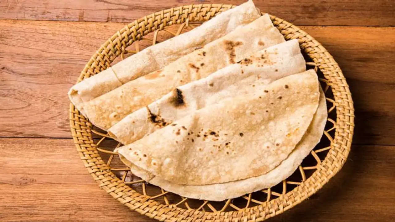 বাড়তি রুটি ফেলে না দিয়ে প্যাক বানান, রইল রুটির তৈরি ফেসপ্যাকের হদিশ