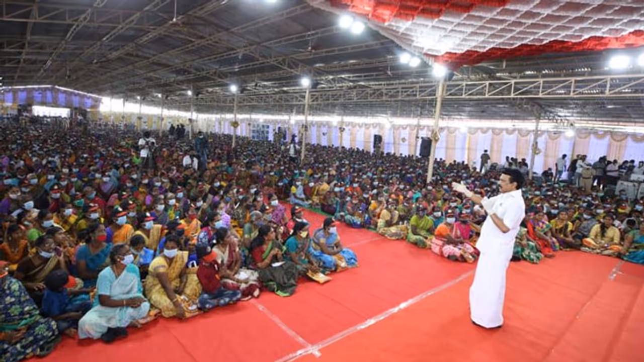 அதிமுகவிலிருந்து திமுகவுக்கு தாவியவர்களுக்கு ஒரே மாதத்தில் வந்த சோதனை... கடும் அப்செட்டில் 3000 பேர்..! அதிமுகவிலிருந்து திமுகவுக்கு தாவியவர்களுக்கு ஒரே மாதத்தில் வந்த சோதனை... கடும் அப்செட்டில் 3000 பேர்..!