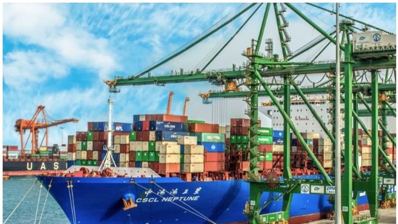 സൗദിക്കും ഖത്തറിനുമിടയില് വാണിജ്യ ഗതാഗതം പുനരാരംഭിച്ചു സൗദിക്കും ഖത്തറിനുമിടയില് വാണിജ്യ ഗതാഗതം പുനരാരംഭിച്ചു