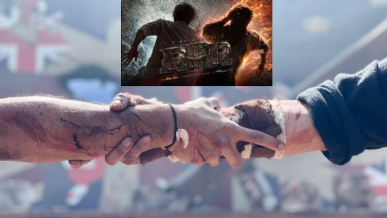 `ఆర్ ఆర్ ఆర్` క్లైమాక్స్ షురూ.. యోధులు కలిస్తే రణరంగమే.. `ఆర్ ఆర్ ఆర్` క్లైమాక్స్ షురూ.. యోధులు కలిస్తే రణరంగమే..