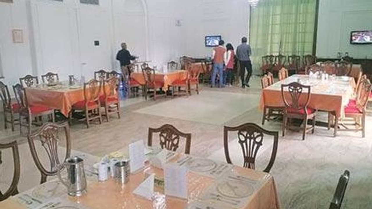 अब सांसदों को संसद कैंटीन में नहीं मिलेगी सब्सिडी, खाने के लिए चुकाना होगा पूरा दाम अब सांसदों को संसद कैंटीन में नहीं मिलेगी सब्सिडी, खाने के लिए चुकाना होगा पूरा दाम