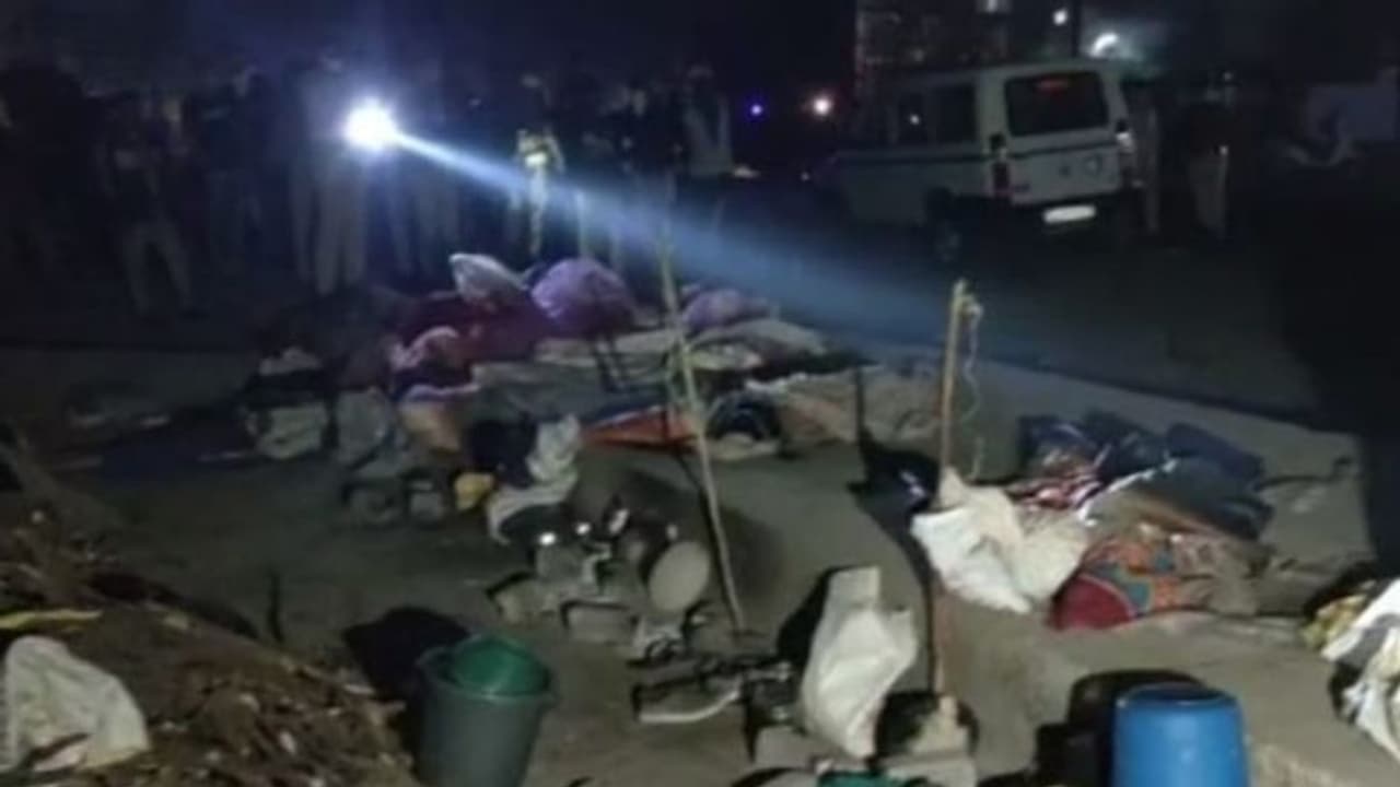 ಲಾರಿ ಹರಿದು 15 ವಲಸೆ ಕಾರ್ಮಿಕರ ಸಾವು!