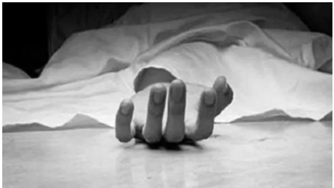 മലബന്ധം ഒഴിവാക്കാൻ മലദ്വാരത്തിൽ എയർ കംപ്രസർ ഉപയോഗിച്ച് വായു കയറ്റി; യുവാവിന് ദാരുണാന്ത്യം മലബന്ധം ഒഴിവാക്കാൻ മലദ്വാരത്തിൽ എയർ കംപ്രസർ ഉപയോഗിച്ച് വായു കയറ്റി; യുവാവിന് ദാരുണാന്ത്യം