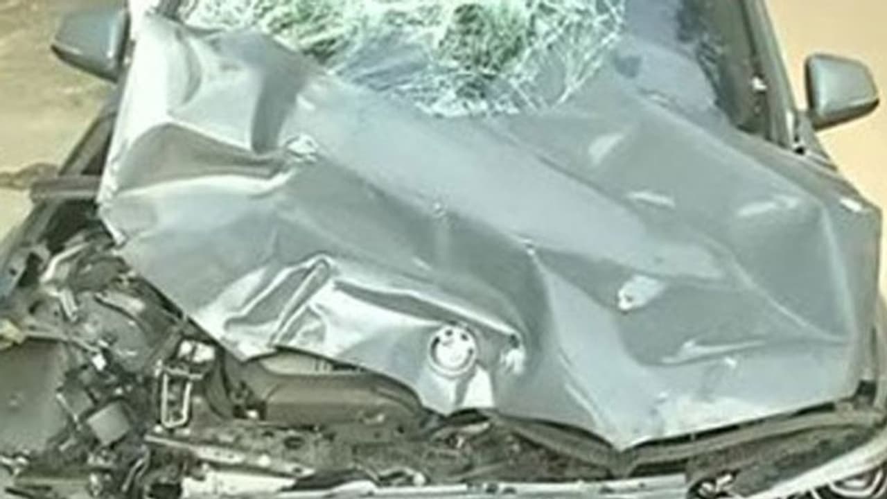 சென்னையில் பயங்கரம்.. மின்னல் வேகத்தில் வந்த சொகுசு கார்.. தூக்கி வீசப்பட்ட 2 காவலர்கள் ரத்த வெள்ளத்தில் பலி.! சென்னையில் பயங்கரம்.. மின்னல் வேகத்தில் வந்த சொகுசு கார்.. தூக்கி வீசப்பட்ட 2 காவலர்கள் ரத்த வெள்ளத்தில் பலி.!