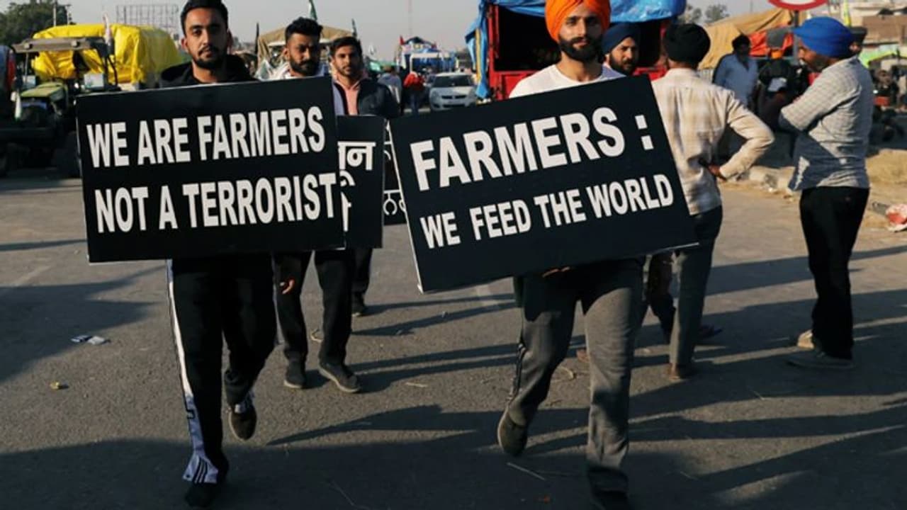 किसान 26 जनवरी को निकालेंगे ट्रैक्टर मार्च, बुधवार को सरकार और किसान नेताओं के बीच होगी 11वें दौर की बात किसान 26 जनवरी को निकालेंगे ट्रैक्टर मार्च, बुधवार को सरकार और किसान नेताओं के बीच होगी 11वें दौर की बात