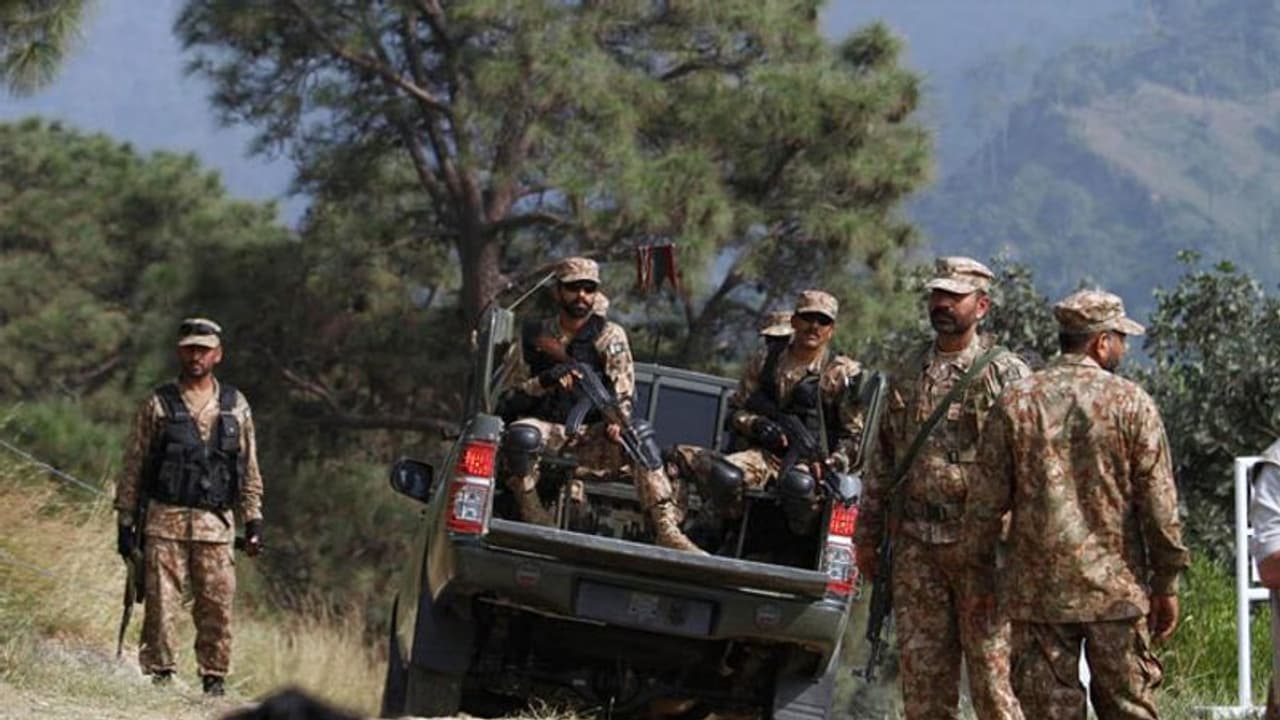 പാക് സൈന്യവും സാമ്പത്തിക പ്രതിസന്ധിയിൽ: ഭക്ഷണത്തിന് നിയന്ത്രണം, ശമ്പളം മുടങ്ങി, ആയുധങ്ങൾ കിട്ടാനില്ല