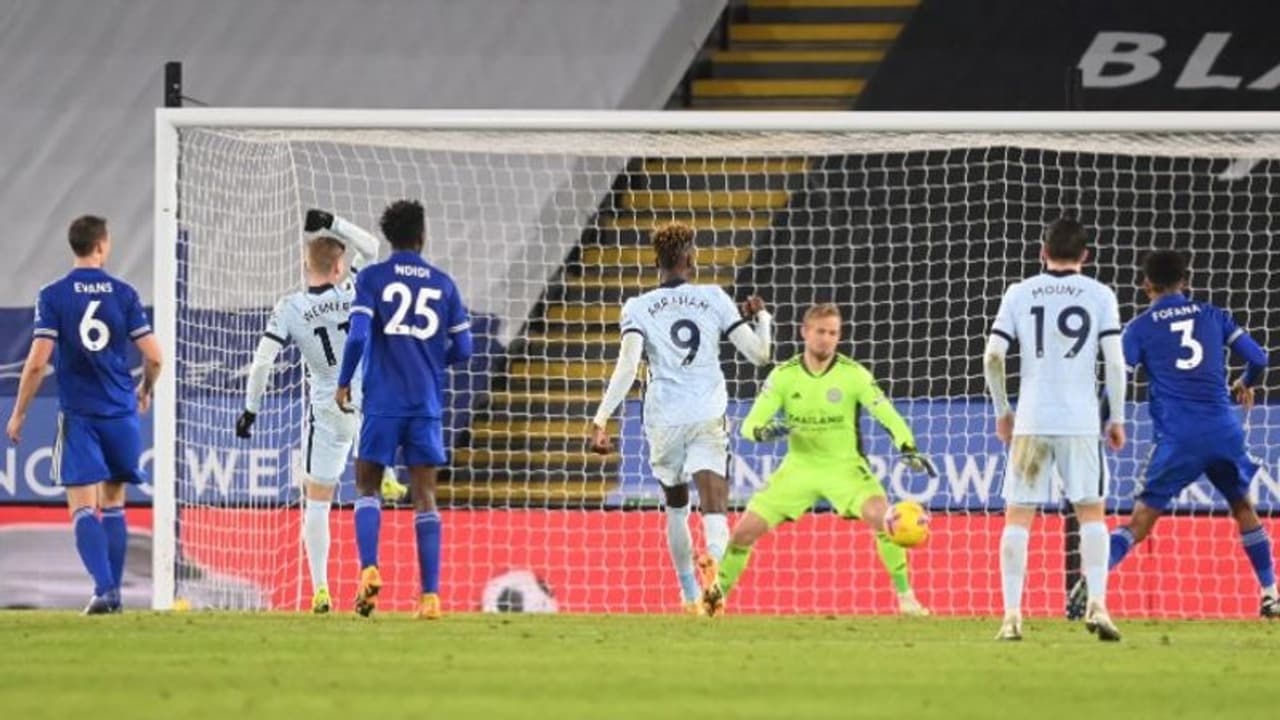 ചെല്സിക്ക് വീണ്ടും തോല്വി; പ്രീമിയര് ലീഗില് ലെസ്റ്റര് ഒന്നാമത് ചെല്സിക്ക് വീണ്ടും തോല്വി; പ്രീമിയര് ലീഗില് ലെസ്റ്റര് ഒന്നാമത്