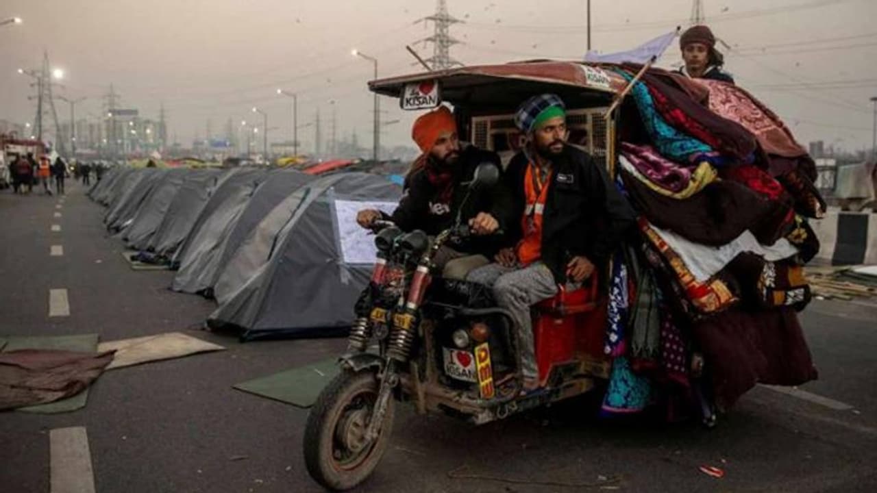 पुलिस तय करे कि किसान ट्रैक्टर मार्च निकालें या नहीं, SC ने कहा कमेटी के सदस्यों को बदनाम न करें पुलिस तय करे कि किसान ट्रैक्टर मार्च निकालें या नहीं, SC ने कहा कमेटी के सदस्यों को बदनाम न करें