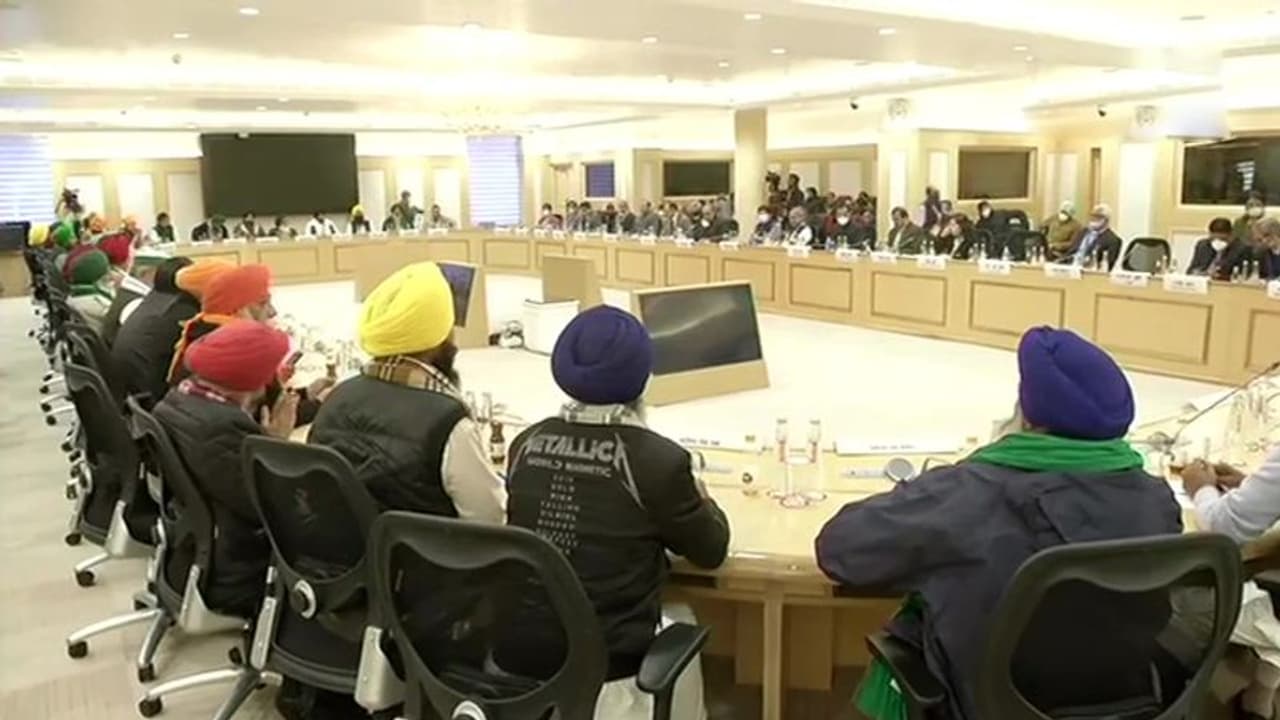 मोदी सरकार डेढ़ साल के लिए कृषि कानूनों को रोकने के लिए राजी, अगली बैठक 22 जनवरी को होगी मोदी सरकार डेढ़ साल के लिए कृषि कानूनों को रोकने के लिए राजी, अगली बैठक 22 जनवरी को होगी