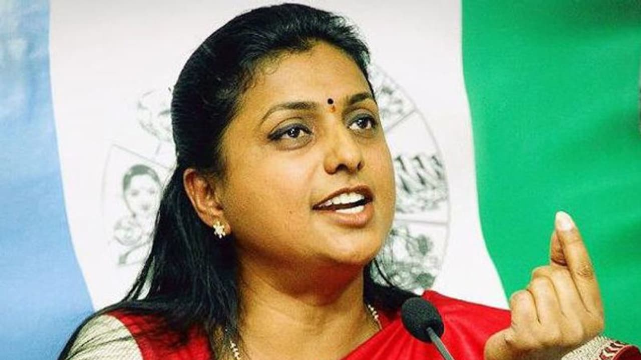 వైసీపీ ఓటమికి కుట్ర... పార్టీ నేతలపై రోజా వ్యాఖ్యలు , పోలింగ్ బూత్ నుంచే జగన్కు లేఖ వైసీపీ ఓటమికి కుట్ర... పార్టీ నేతలపై రోజా వ్యాఖ్యలు , పోలింగ్ బూత్ నుంచే జగన్కు లేఖ