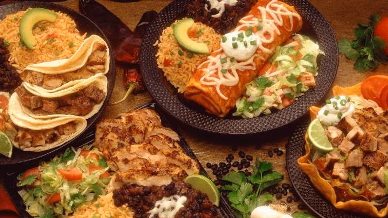 ഫാസ്റ്റ് ഫുഡ് സ്ഥിരമായി കഴിക്കുന്നവരാണോ? എങ്കില്‍ ഒന്ന് ശ്രദ്ധിക്കൂ...