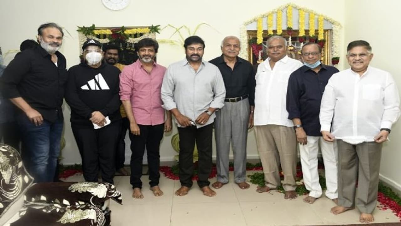 `లూసిఫర్` రీమేక్ని స్టార్ట్ చేసిన మెగాస్టార్ చిరంజీవి.. గ్రాండ్గా ఓపెనింగ్ `లూసిఫర్` రీమేక్ని స్టార్ట్ చేసిన మెగాస్టార్ చిరంజీవి.. గ్రాండ్గా ఓపెనింగ్