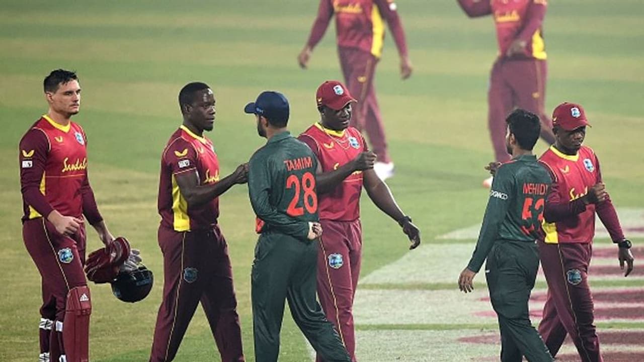 ഐസിസി ഏകദിന റാങ്കിങ്: വന് നേട്ടമുണ്ടാക്കി ബംഗ്ലാദേശ് താരങ്ങള്, കോലി ഒന്നാം സ്ഥാനത്ത് തുടരുന്നു ഐസിസി ഏകദിന റാങ്കിങ്: വന് നേട്ടമുണ്ടാക്കി ബംഗ്ലാദേശ് താരങ്ങള്, കോലി ഒന്നാം സ്ഥാനത്ത് തുടരുന്നു