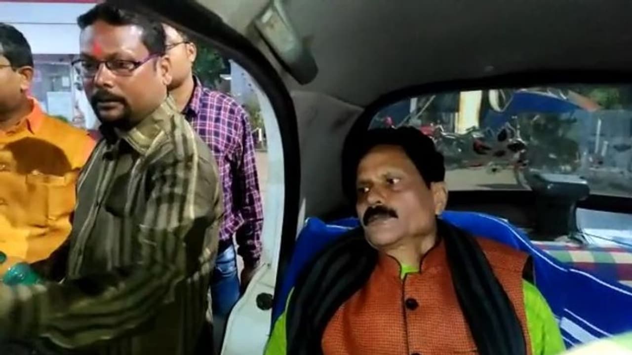 নন্দীগ্রামে আক্রান্ত শুভেন্দু ঘনিষ্ঠ বিজেপি নেতা, জখম অবস্থায় হাসপাতালে ভর্তি কনিষ্ক পাণ্ডা নন্দীগ্রামে আক্রান্ত শুভেন্দু ঘনিষ্ঠ বিজেপি নেতা, জখম অবস্থায় হাসপাতালে ভর্তি কনিষ্ক পাণ্ডা