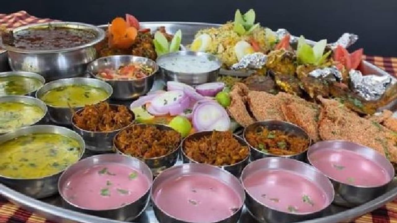 ഒരു മണിക്കൂറിൽ 4 കിലോയുള്ള നോൺ വെജ് 'താലി' കഴിക്കാമോ? എങ്കില് ഈ സമ്മാനം ലഭിക്കും! ഒരു മണിക്കൂറിൽ 4 കിലോയുള്ള നോൺ വെജ് 'താലി' കഴിക്കാമോ? എങ്കില് ഈ സമ്മാനം ലഭിക്കും!