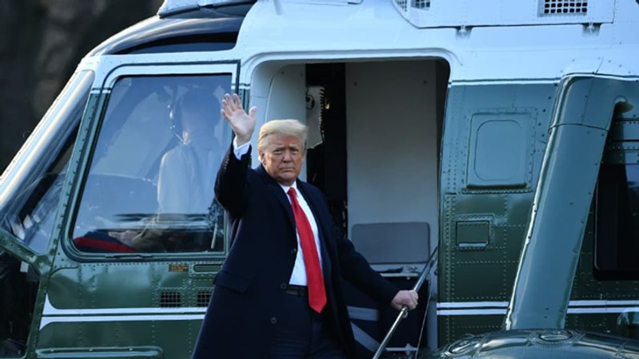 'തത്കാലത്തേക്ക് ഗുഡ്ബൈ, വൈകാതെ വീണ്ടും കാണാം'; ഡൊണാൾഡ് ട്രംപ് വൈറ്റ് ഹൗസ് വിട്ടു 'തത്കാലത്തേക്ക് ഗുഡ്ബൈ, വൈകാതെ വീണ്ടും കാണാം'; ഡൊണാൾഡ് ട്രംപ് വൈറ്റ് ഹൗസ് വിട്ടു