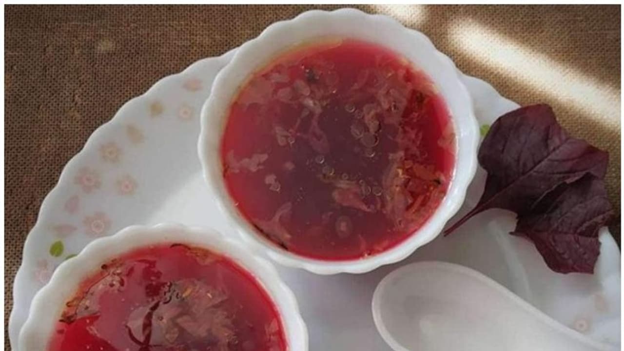 ചുവന്ന ചീരയില കൊണ്ട് കിടിലനൊരു സൂപ്പ് തയ്യാറാക്കിയാലോ... ചുവന്ന ചീരയില കൊണ്ട് കിടിലനൊരു സൂപ്പ് തയ്യാറാക്കിയാലോ...