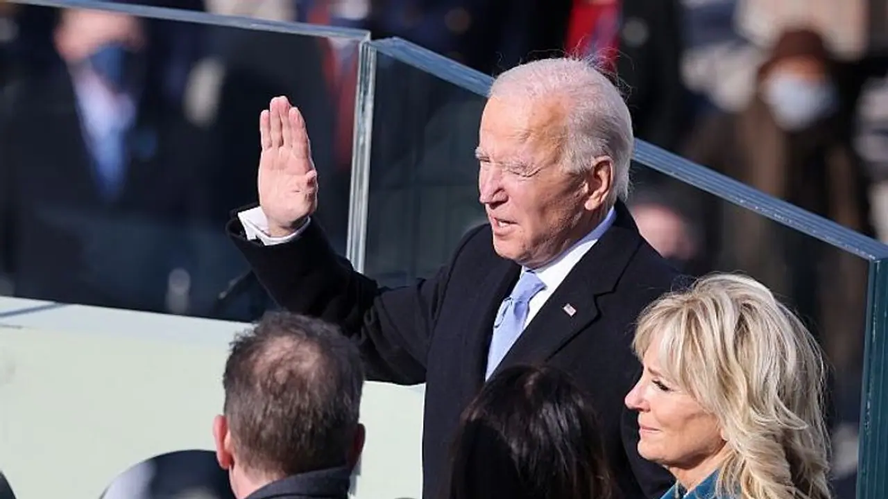 அமெரிக்க அதிபராக ஜோ பைடனும், துணை அதிபராக கமலா ஹாரிஸும் பதவியேற்றனர் அமெரிக்க அதிபராக ஜோ பைடனும், துணை அதிபராக கமலா ஹாரிஸும் பதவியேற்றனர்