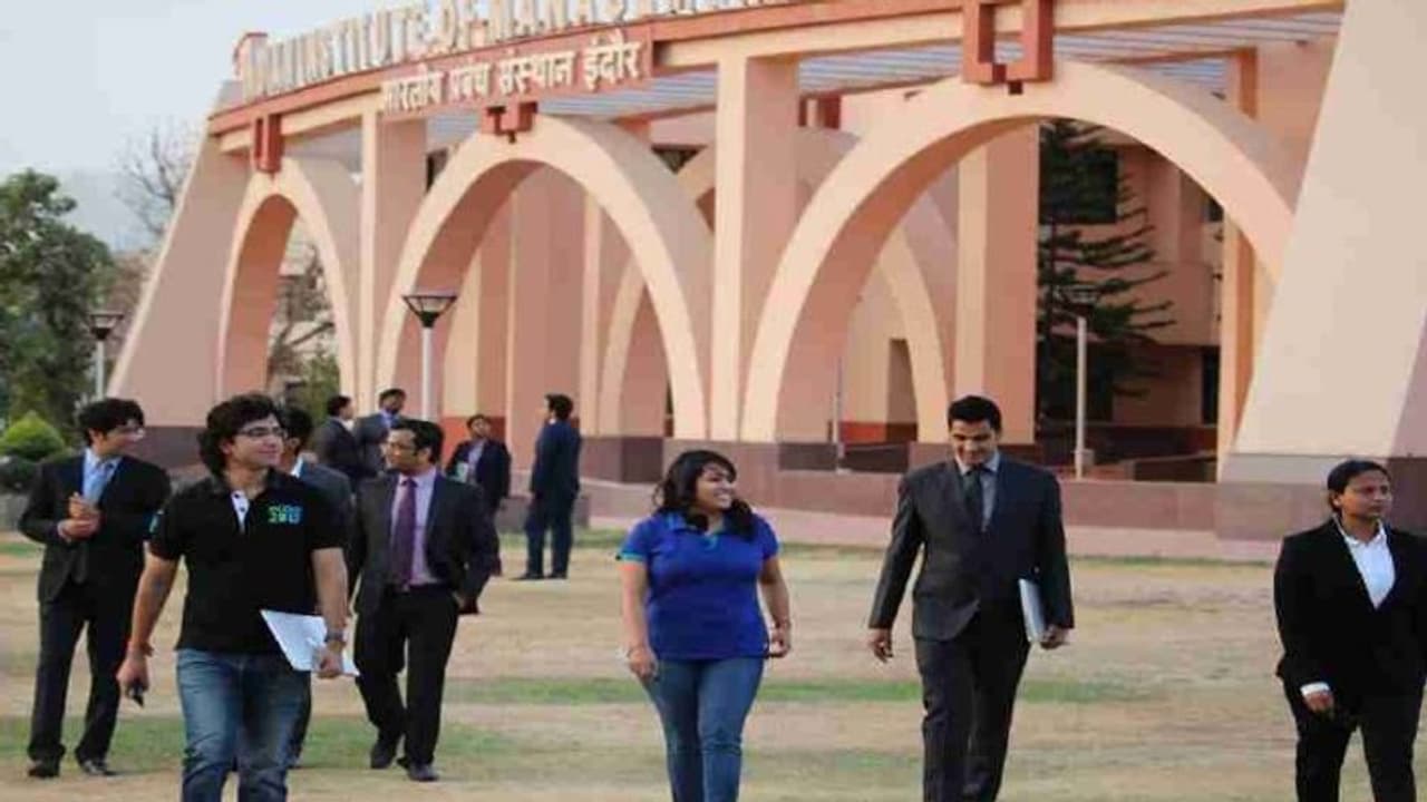 आर्मी के 2 ऑफिसर काेरोना पॉजिटिव, IIM Indore ने Offline Class बंद कर Online शुरू की पढ़ाई आर्मी के 2 ऑफिसर काेरोना पॉजिटिव, IIM Indore ने Offline Class बंद कर Online शुरू की पढ़ाई