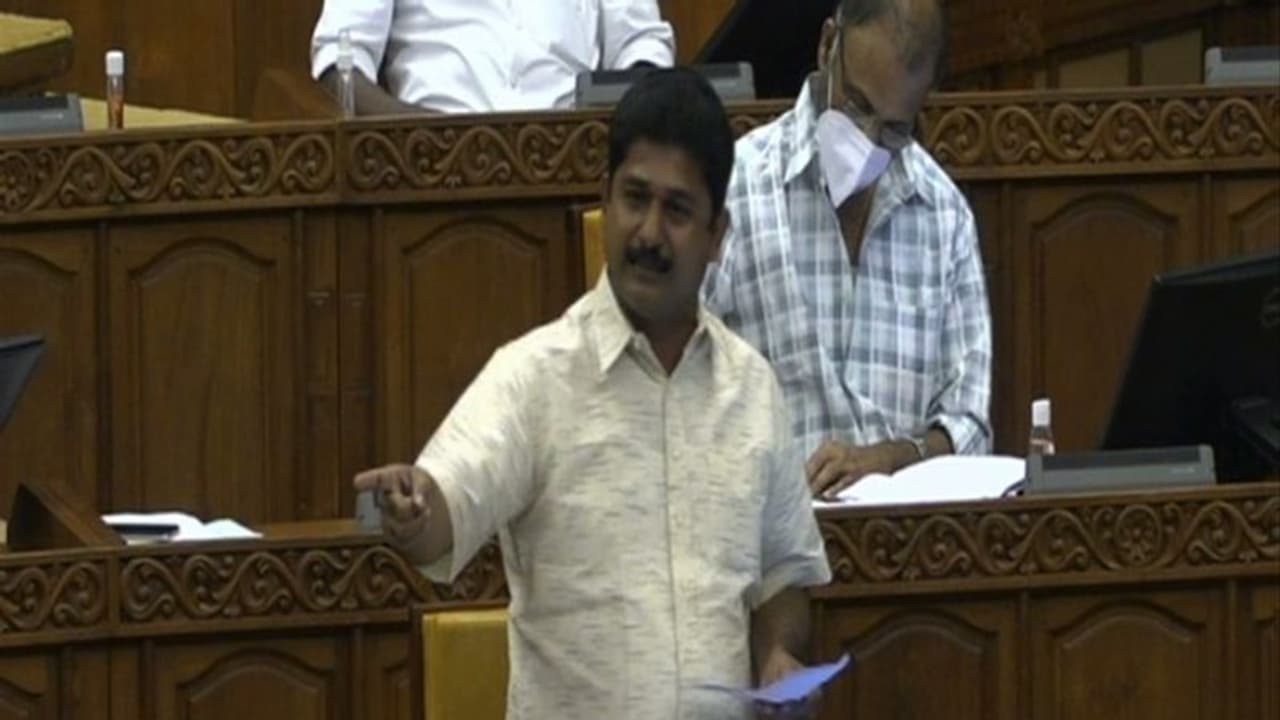 'ബിജെപി യുഡിഎഫ് സംയുക്ത പ്രമേയം'; സ്പീക്കർ നിരപരാധി, ലോറിയും കുരുക്കും എവിടെയെന്നും സ്വരാജ് 'ബിജെപി യുഡിഎഫ് സംയുക്ത പ്രമേയം'; സ്പീക്കർ നിരപരാധി, ലോറിയും കുരുക്കും എവിടെയെന്നും സ്വരാജ്