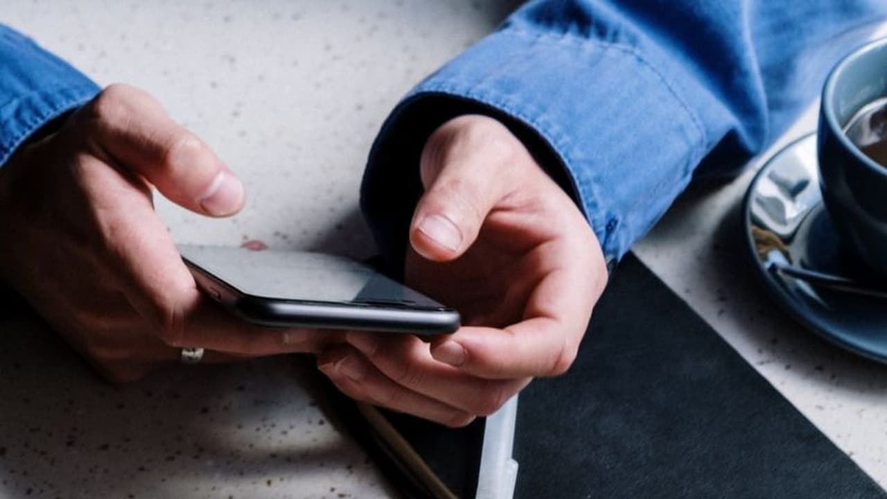 കശ്മീരില് മൊബൈല് ഇന്റര്നെറ്റ് സേവനങ്ങള് റദ്ദാക്കി കശ്മീരില് മൊബൈല് ഇന്റര്നെറ്റ് സേവനങ്ങള് റദ്ദാക്കി