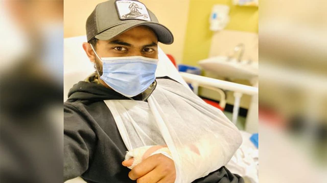 పూజారా ఆ పనిచేస్తే... సగం మీసం గీయించుకుంటా.. అశ్విన్ ఛాలెంజ్ పూజారా ఆ పనిచేస్తే... సగం మీసం గీయించుకుంటా.. అశ్విన్ ఛాలెంజ్