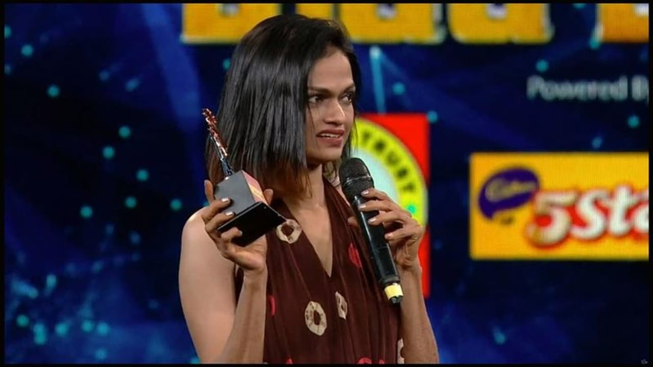 கதர் துணி கொடுத்த காமலுக்கே ஆப்பு வைக்க பார்த்தாரா சுசி..? முகத்திரையை கிழிந்த ரசிகை..! கதர் துணி கொடுத்த காமலுக்கே ஆப்பு வைக்க பார்த்தாரா சுசி..? முகத்திரையை கிழிந்த ரசிகை..!