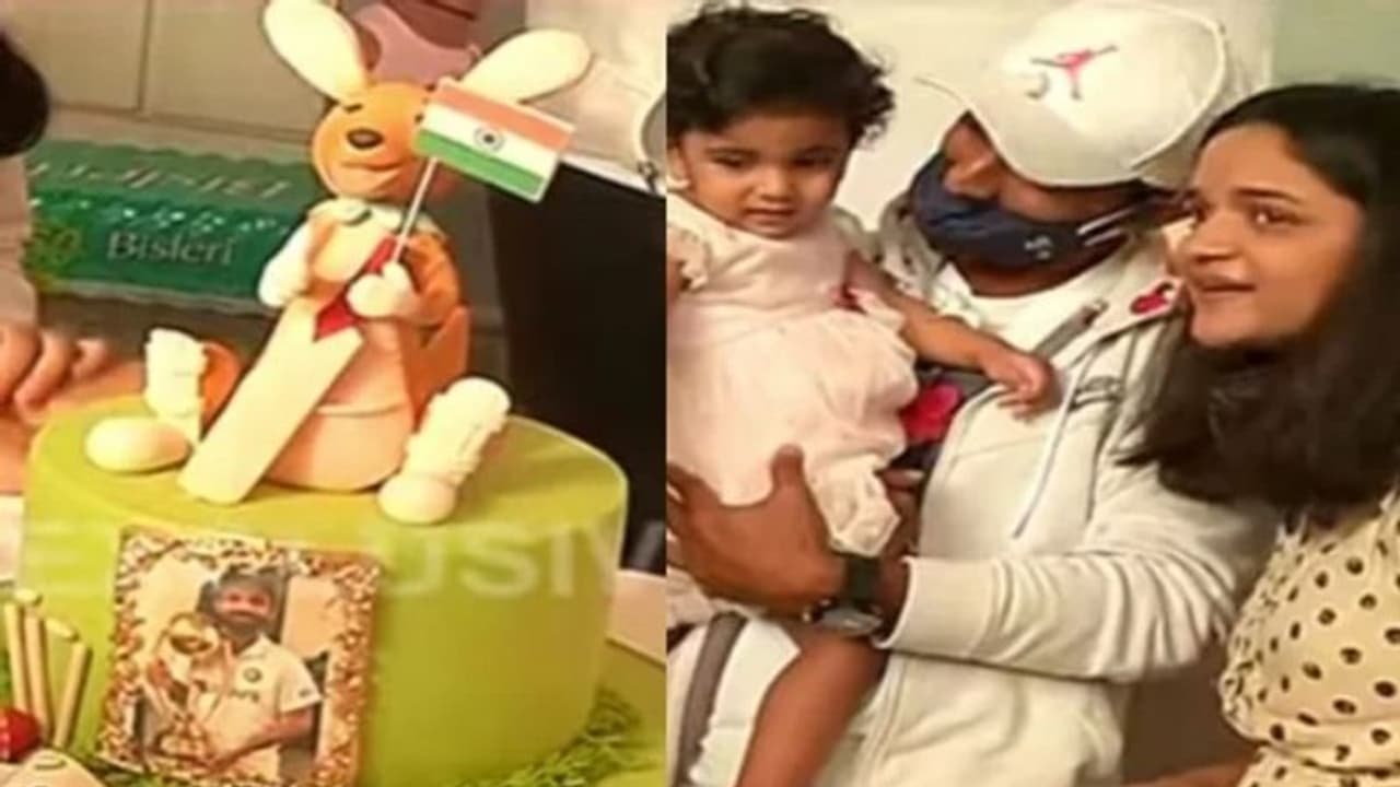 താരങ്ങള്‍ക്ക് ആവേശോജ്വല വരവേല്‍പ്പ്; കംഗാരു മാതൃകയില്‍ തയ്യാറാക്കിയ കേക്ക് മുറിക്കാന്‍ വിസമ്മതിച്ച് രഹാനെ