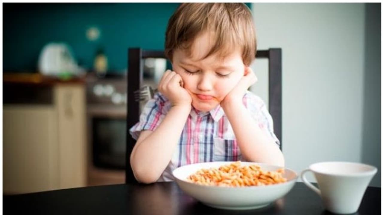 രക്ഷിതാക്കളുടെ ശ്രദ്ധയ്ക്ക്; കുട്ടികളെ ഭക്ഷണം കഴിപ്പിക്കാൻ ഇതാ ചില വഴികൾ, കുറിപ്പ് വായിക്കാം