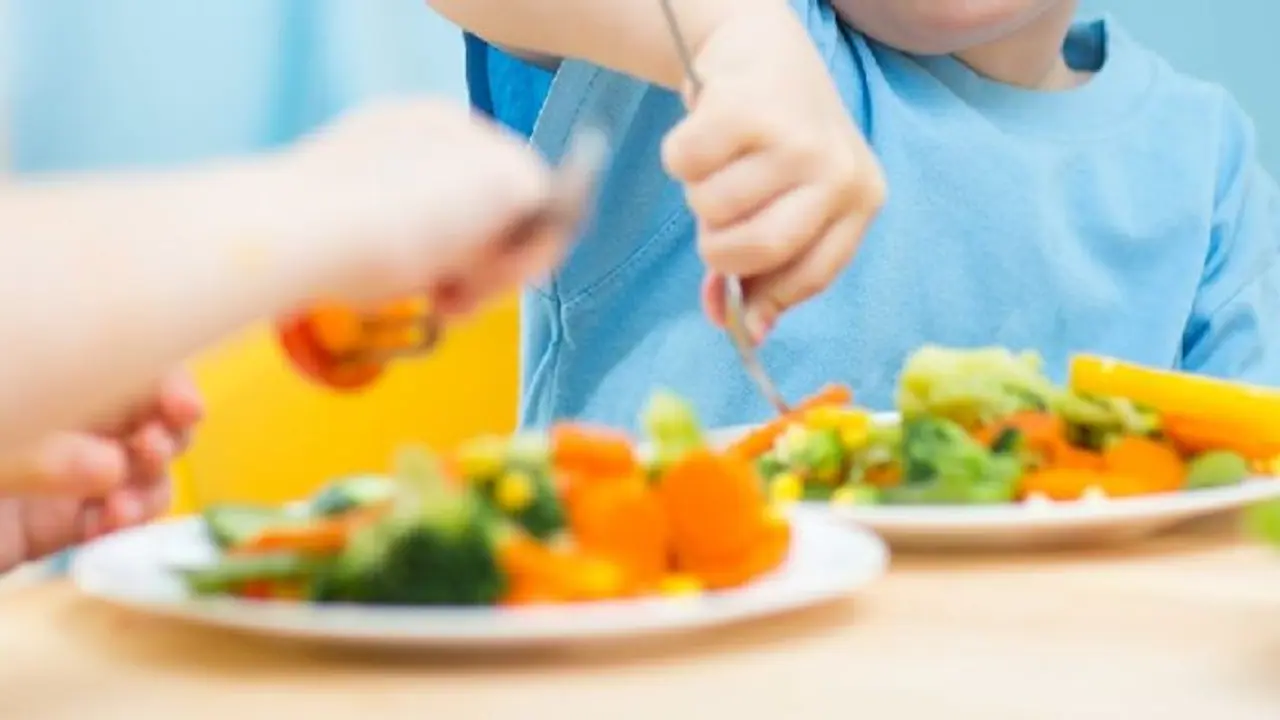 മാതാപിതാക്കൾ അറിയാൻ; കുട്ടികളുടെ ഡയറ്റിൽ നിർബന്ധമായി ഉൾപ്പെടുത്തേണ്ട 7 ഭക്ഷണങ്ങൾ മാതാപിതാക്കൾ അറിയാൻ; കുട്ടികളുടെ ഡയറ്റിൽ നിർബന്ധമായി ഉൾപ്പെടുത്തേണ്ട 7 ഭക്ഷണങ്ങൾ