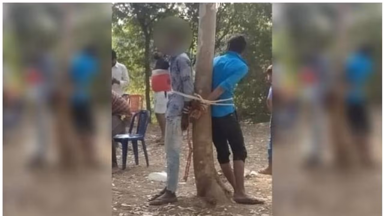 കോഴിയെ മോഷ്ടിച്ചെന്ന് ആരോപണം; ദളിത് കൌമാരക്കാരെ മരത്തില്‍ കെട്ടിയിട്ട് മര്‍ദ്ദിച്ചു