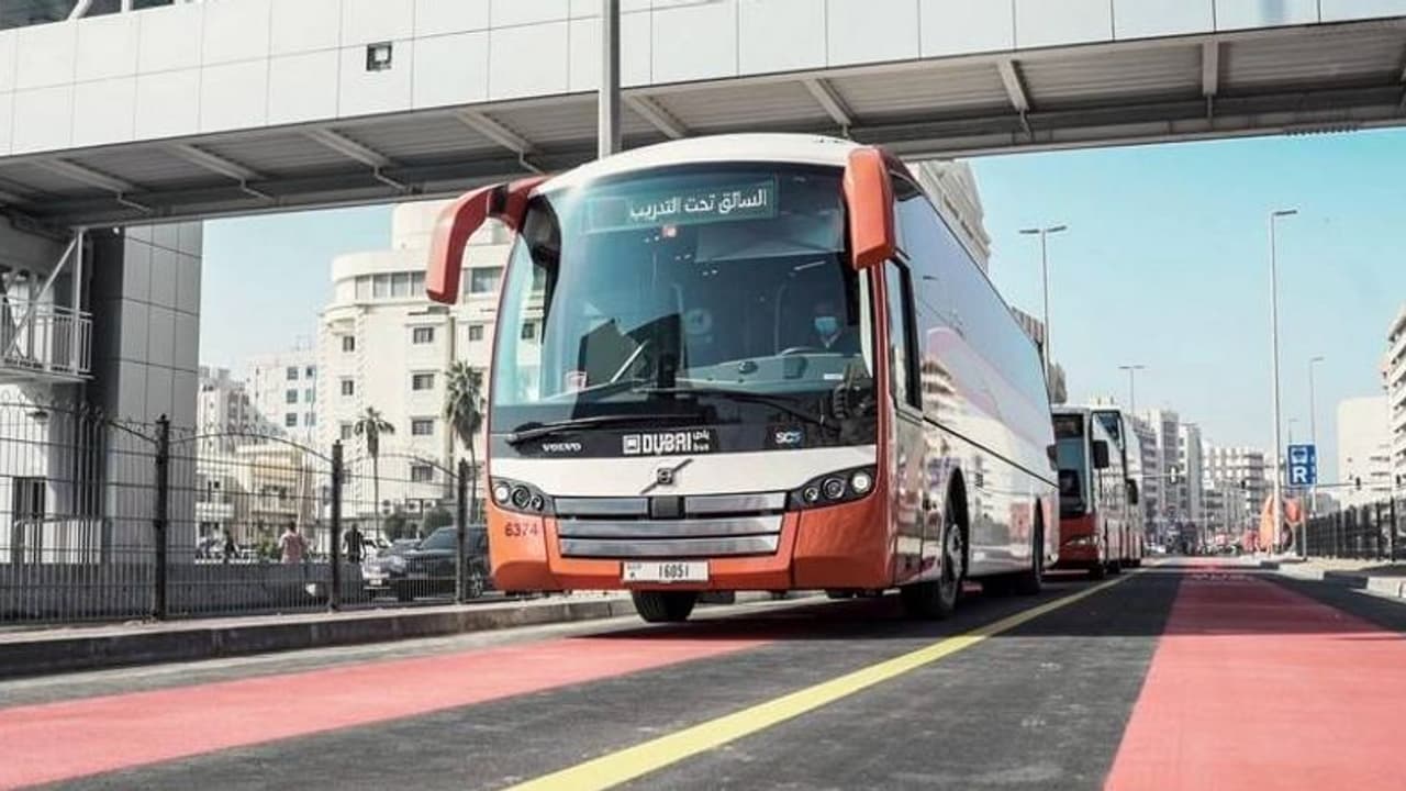 ദുബൈയിലെ റോഡുകളില് ചുവപ്പ് ട്രാക്കുകള് സജ്ജമായി; സ്വകാര്യ വാഹനങ്ങള് പ്രവേശിച്ചാല് പിഴ ദുബൈയിലെ റോഡുകളില് ചുവപ്പ് ട്രാക്കുകള് സജ്ജമായി; സ്വകാര്യ വാഹനങ്ങള് പ്രവേശിച്ചാല് പിഴ