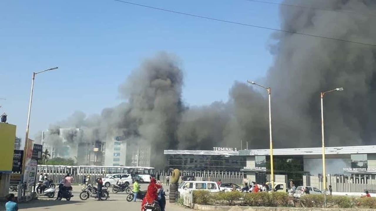 സീറം ഇൻസ്റ്റിറ്റ്യൂട്ടിലെ അഗ്നിബാധ: ആയിരത്തിലേറെ കോടി രൂപയുടെ നഷ്ടമെന്ന് അദാർ പൂനവാല സീറം ഇൻസ്റ്റിറ്റ്യൂട്ടിലെ അഗ്നിബാധ: ആയിരത്തിലേറെ കോടി രൂപയുടെ നഷ്ടമെന്ന് അദാർ പൂനവാല