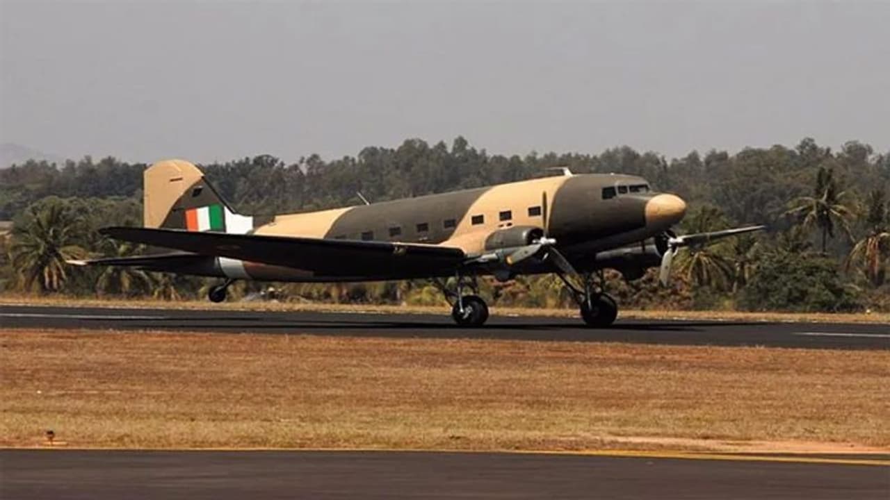 బంగ్లాదేశ్ ఎయిర్ ఫోర్స్ స్థావరంపై మెరుపుదాడి... కాల్పుల్లో ఒకరు మృతి బంగ్లాదేశ్ ఎయిర్ ఫోర్స్ స్థావరంపై మెరుపుదాడి... కాల్పుల్లో ఒకరు మృతి