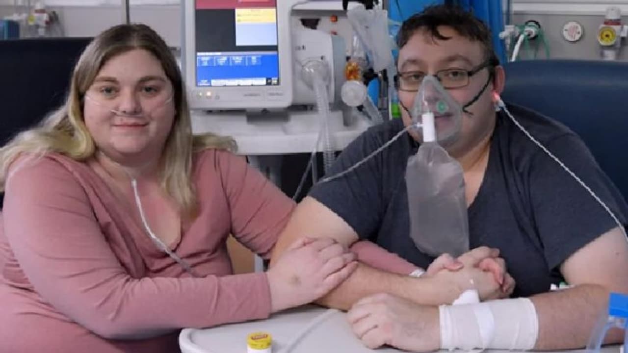 വെന്റിലേറ്ററിലിടും മുമ്പ് വിവാഹം; കൊവിഡ് വാര്ഡില് പുതുജീവിതത്തെ വരവേറ്റ് ദമ്പതികള് വെന്റിലേറ്ററിലിടും മുമ്പ് വിവാഹം; കൊവിഡ് വാര്ഡില് പുതുജീവിതത്തെ വരവേറ്റ് ദമ്പതികള്