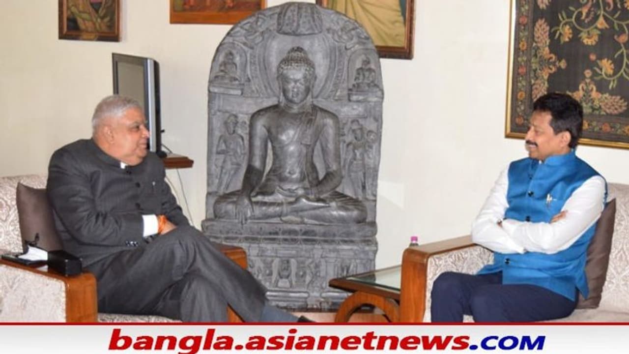 রাজ্যপালের দ্বারস্থ প্রাক্তন বনমন্ত্রী, রাজীবের পদত্যাগ পত্র জমা দেওয়া নিয়ে টুইট ধনখড়ের রাজ্যপালের দ্বারস্থ প্রাক্তন বনমন্ত্রী, রাজীবের পদত্যাগ পত্র জমা দেওয়া নিয়ে টুইট ধনখড়ের