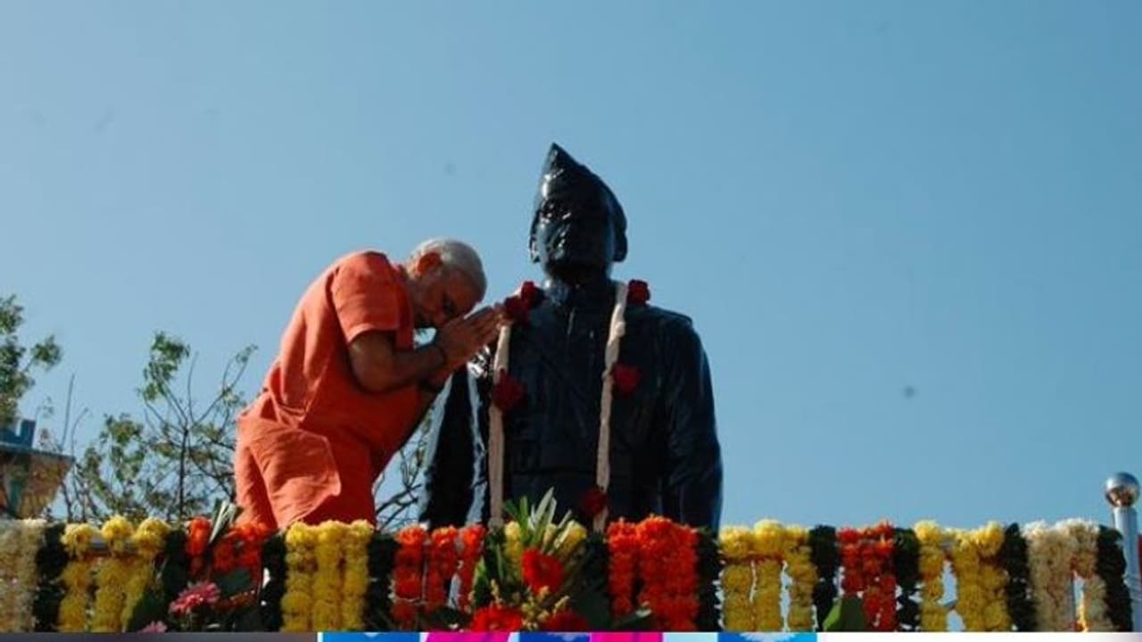 কলকাতা সফরের আগেই মাথা নত করে নেতাজীর প্রতি শ্রদ্ধাজ্ঞাপন মোদীর, টুইটে আবেগে ভাসলেন প্রধানমন্ত্রী কলকাতা সফরের আগেই মাথা নত করে নেতাজীর প্রতি শ্রদ্ধাজ্ঞাপন মোদীর, টুইটে আবেগে ভাসলেন প্রধানমন্ত্রী