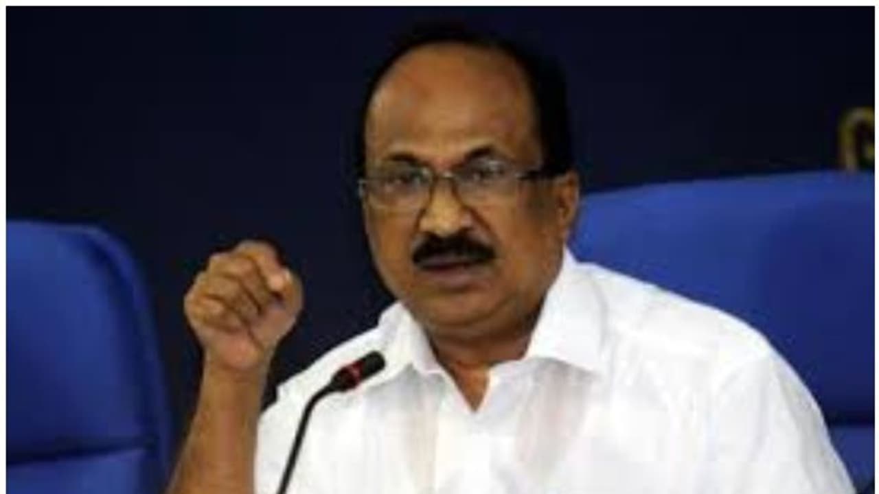 കെ വി തോമസ് തിരുവനന്തപുരത്തേക്ക് തിരിച്ചു; ഹൈക്കമാൻഡ് പ്രതിനിധി സംഘത്തെ കാണും കെ വി തോമസ് തിരുവനന്തപുരത്തേക്ക് തിരിച്ചു; ഹൈക്കമാൻഡ് പ്രതിനിധി സംഘത്തെ കാണും